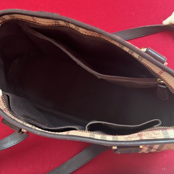 EUC Authentic Burberry Haymarket Check Coated Canvas onslow tote Zipper bag ๐ - Picture 7 of 15